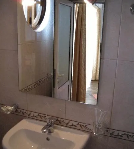 Ξενοδοχείο Family Hit 2*